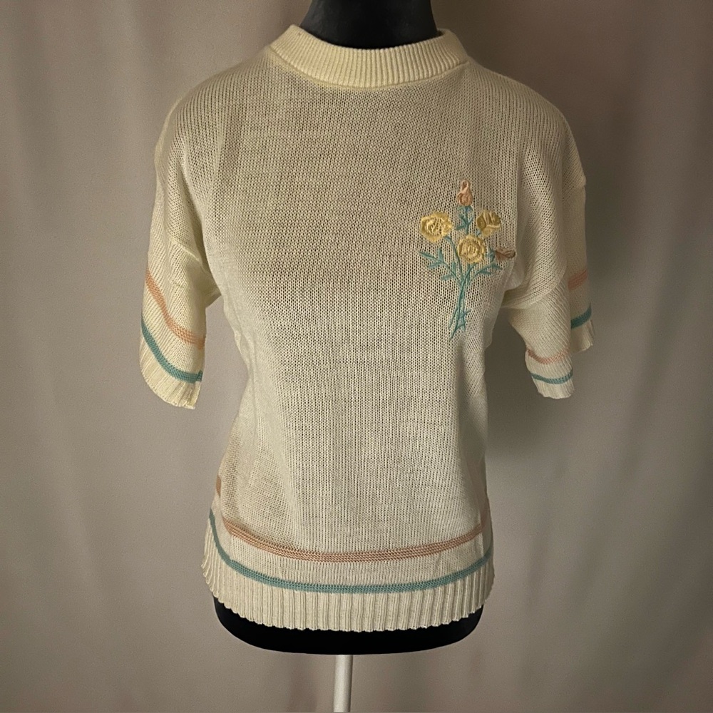 NWOT Vintage Cream Colored Lightweight Sweater with Embroidered Floral Design